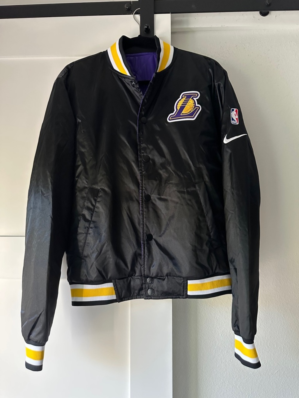 Nike Los Angeles Lakers Synthetic Fill Courtside Reversible Satin Jacket